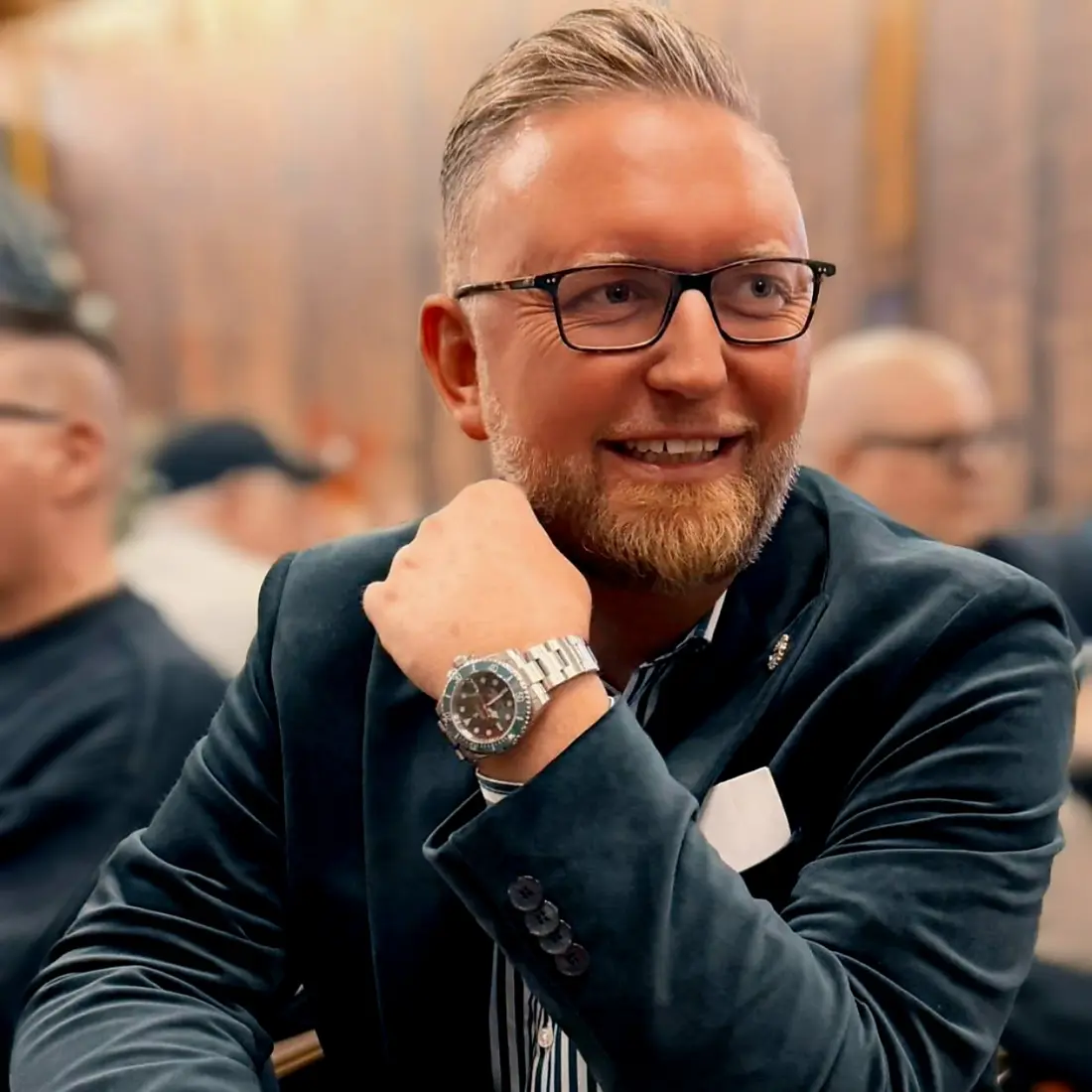 Sascha Frenz in einem natürlichen Porträt